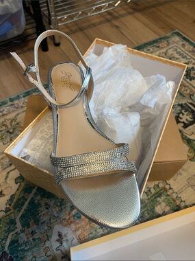 Jewel Badgley Mischka Bridget Silver Sandals